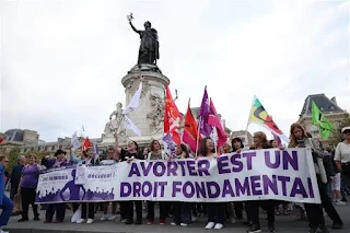 Les manifestants qui demandent le droit à l'avortement en France