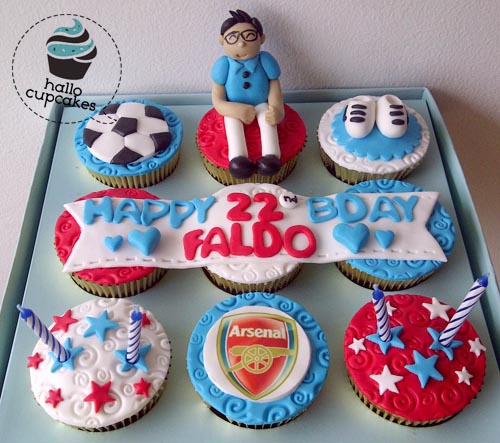 HALLO CUPCAKES: Football theme cupcake and mini cake