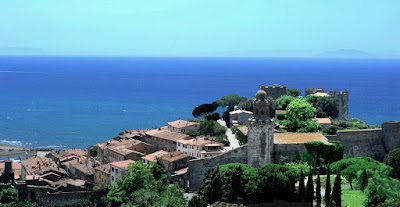 Castiglione della Pescaia and theTyrrhenian Sea.