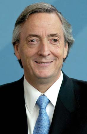 Foto de Nestor Kirchner con canas y sonriendo