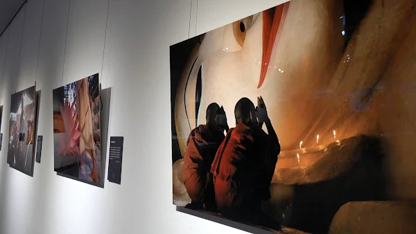 ▲精選13位攝影師的優秀攝影作品展出，喜愛攝影的您千萬不能錯過。（記者林明佑攝）