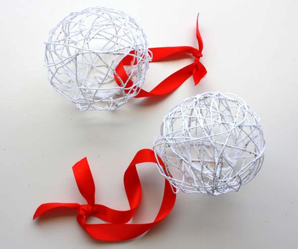 Balloon Yarn Ornament