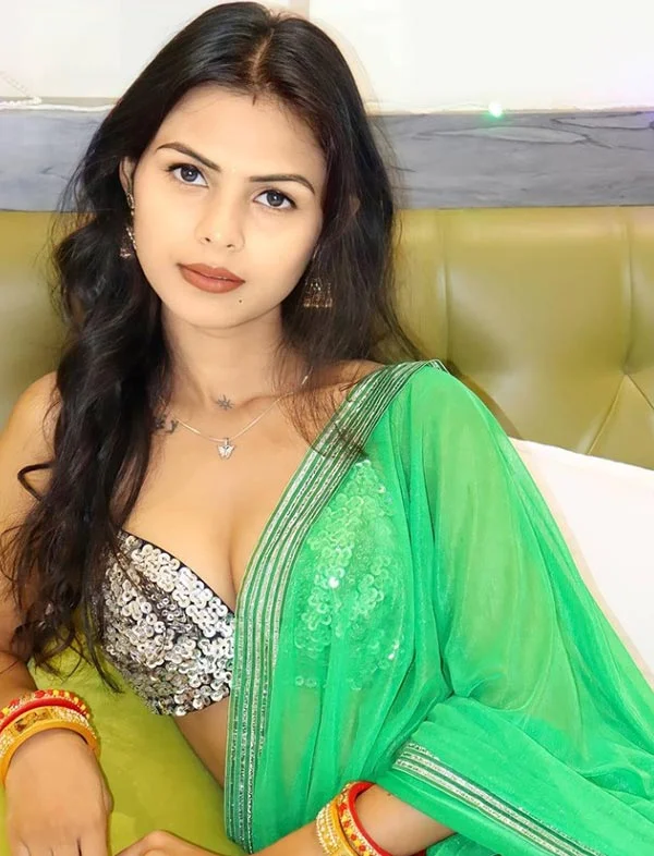 Arohi Barde saree hot actress ullu web series