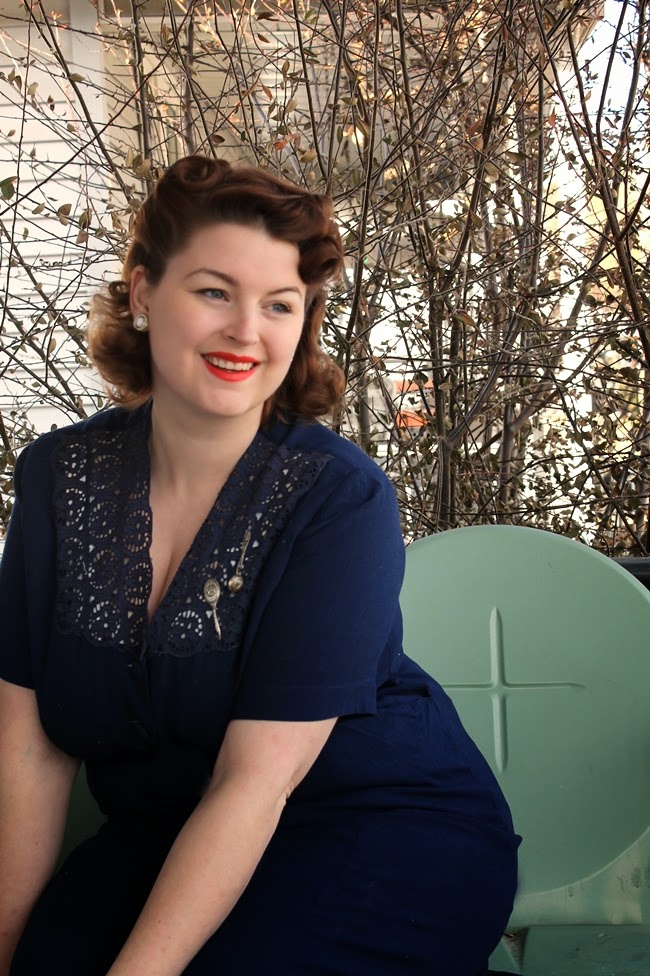 1930s 1940s vintage plus size dress and pin curl hairstyle
