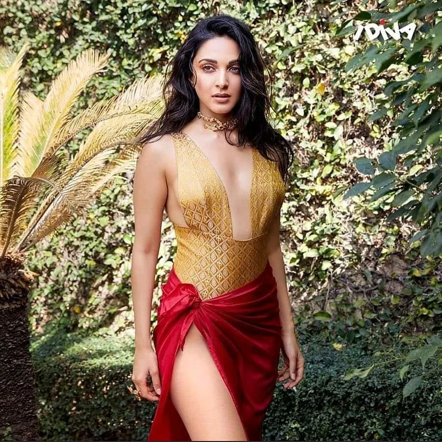 Kiara advani hot, Kiara advani nudes, Kiara advani sexy bikini, Kiara advani sexy Butt, Kiara advani Boobs and Cleavage show