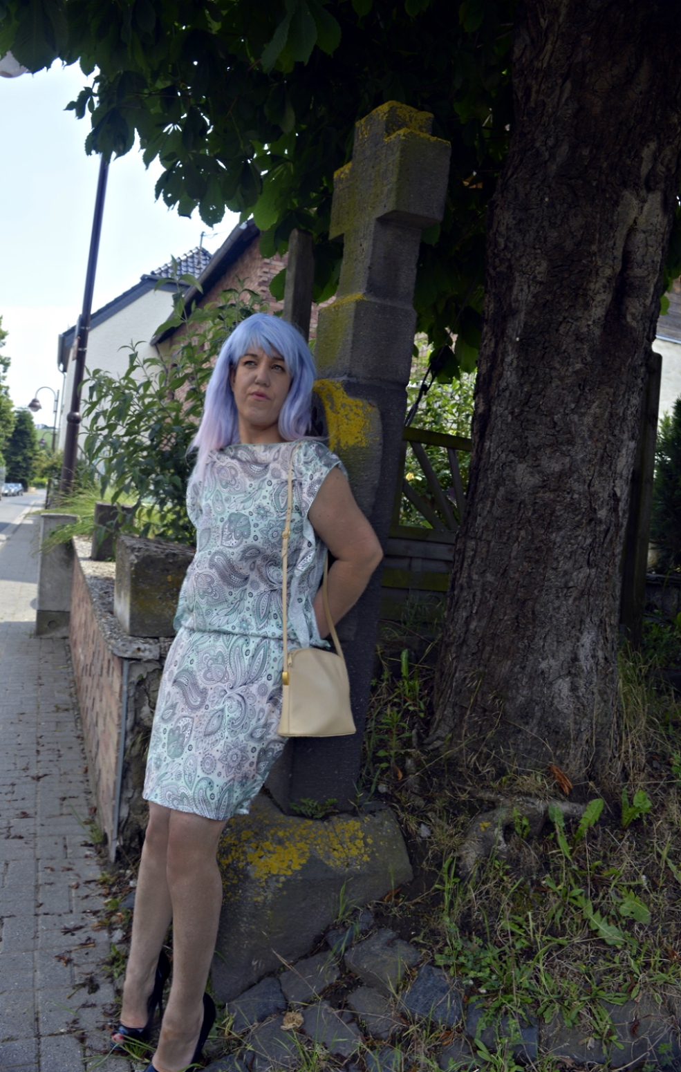 Outfit Photoshoot Mintfarbenes Paisley Print Sommer Kleid Outfitphoto 