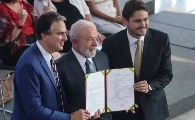 Lula vai pagar pro estudante estudar 200 reais mensais