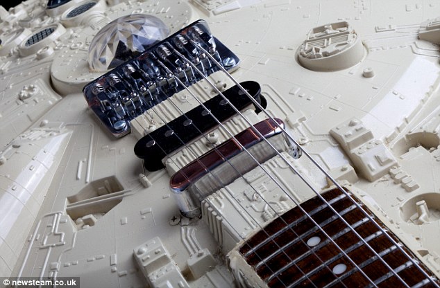 Star Wars Themed Guitar Seen On www.cars-motors-modification.blogspot.com