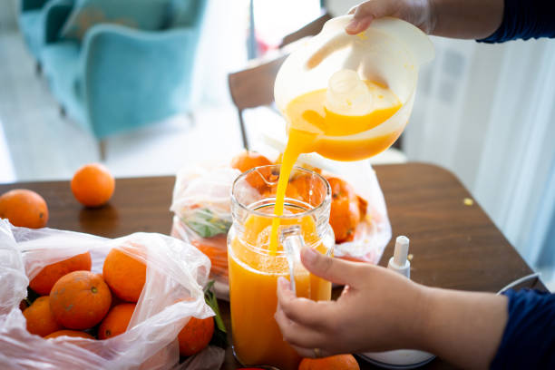 5 jugos de frutas que debes de preparar para acompañar en tus comidas