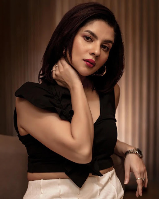 Paayel Sarkar looking stunning in her latest photoshoot, showcasing Bollywood glamour and timeless elegance.
