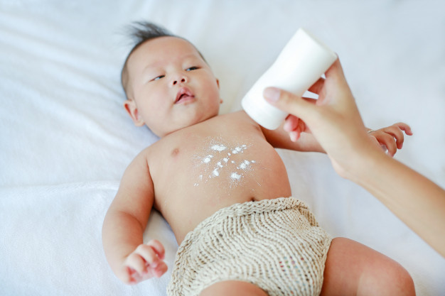 baby ke liye best powder,bacchon ka powder,himalaya baby harbal powder,talcum powder,barlish powder, Baby Ke Liye Konsa Powder Achha Hai.