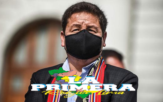 Guido Bellido recibió homenaje por su labor “a favor de la mujer peruana”