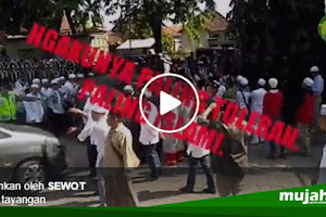 (VIDEO) Detik-detik Menjijikan Banser Teriak di Pagar Mesjid untuk
Bubarkan Pengajian Ust. Felix.