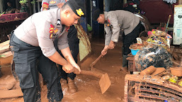  Polda Jateng Terjunkan Personel Ditsamapta, Bantu Warga Terdampak Banjir di Pekalongan