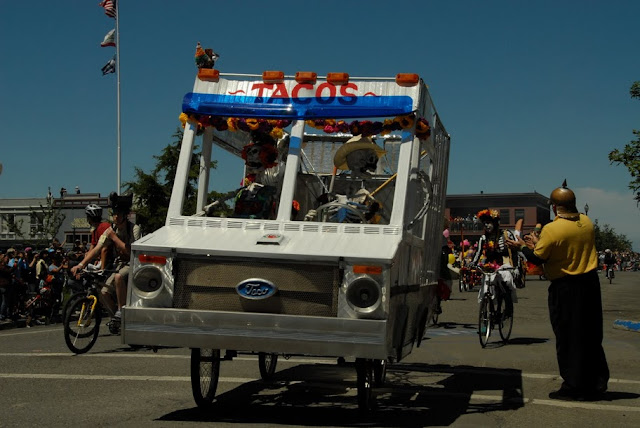 Dias de los Muertos Taco Truck - Kinetic Sculpture Race