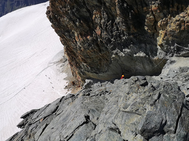 Dent d'Herens. Przepiękna nieznana góra nieopodal słynnego Matterhorn.