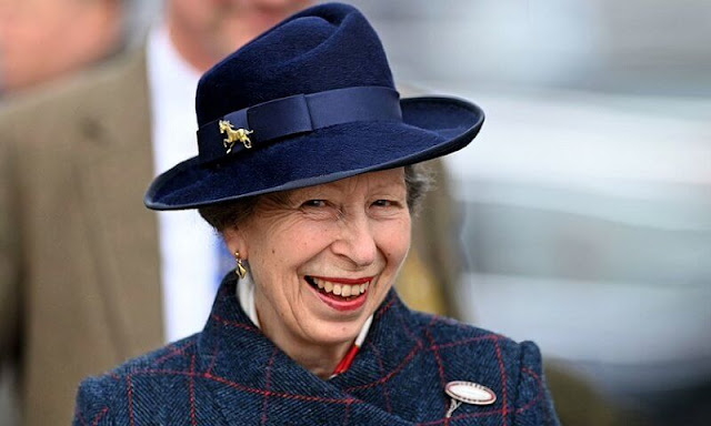 The Princess Royal wore a navy blue and red tartan suit. Princess Anne's jacket featured a folded collar and bright red buttons