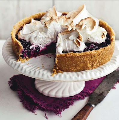 Blackberry meringue pie