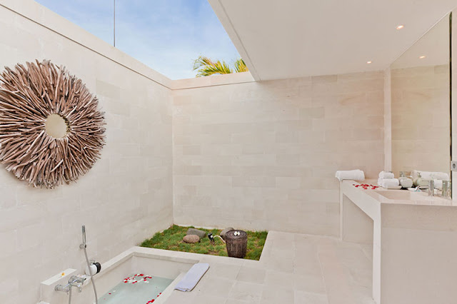 Picture of white modern bathroom