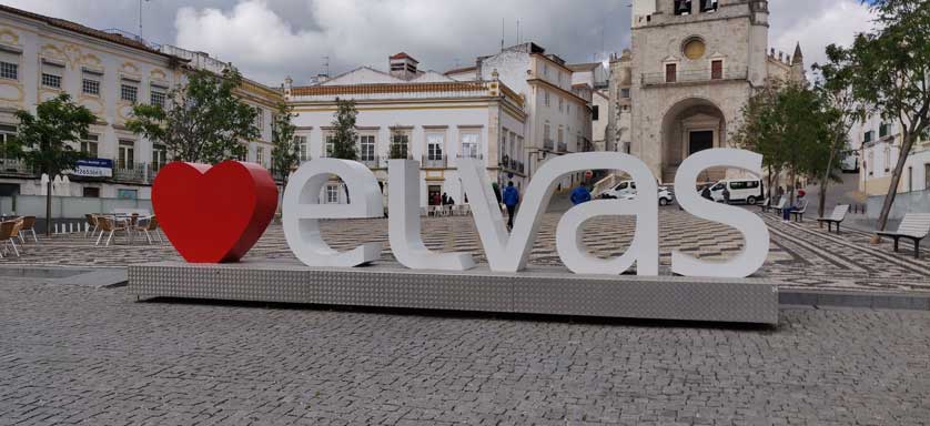 The main square in Elvas - Praça da República.