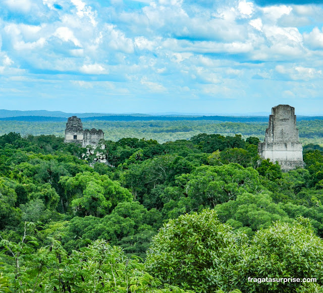 Pirâmides maias em Tikal na Guatemala