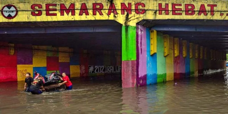 Banjir Ungkap Kedok Para Buzzer, Manusia Pemecah Belah Bangsa