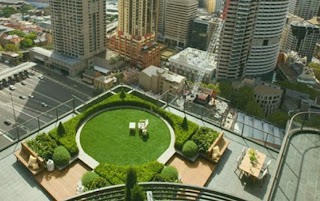 http://www.paseoner.com/amazing-rooftop-garden-25-floors-above-the-ground/amazing-rooftop-garden-in-middle-of-crowded-city/