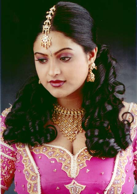 WORLD NET ZONE Old Telugu actress Raasi hot stills gallery 