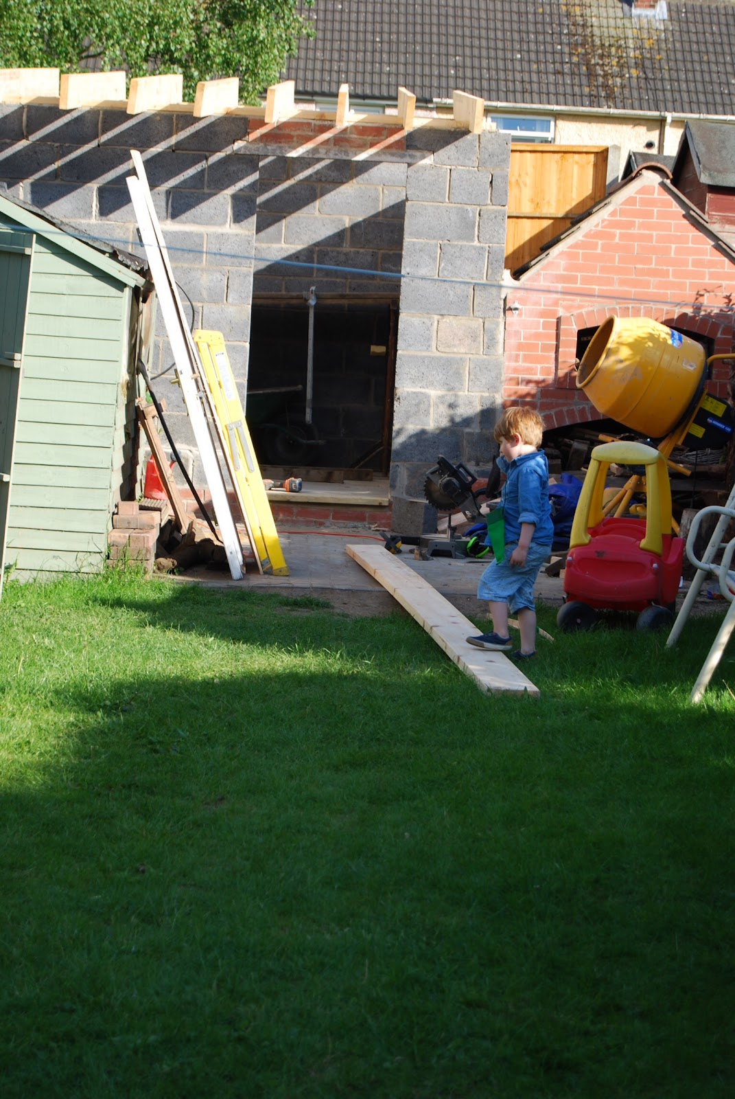 new block shed - self build part 4 - roof, cladding