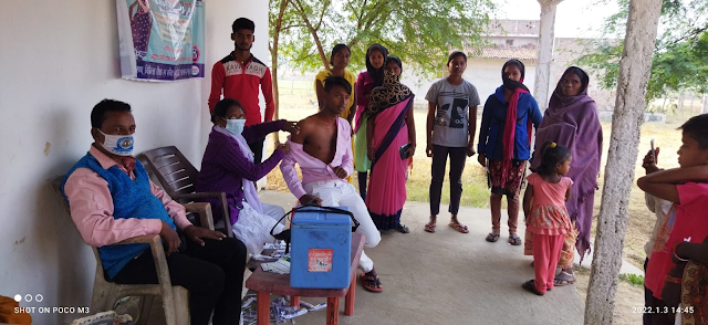हरिहरपुर क्षेत्र में सोमवार को 15 वर्ष से 18 वर्ष के किशोरों के मध्य कोरोना से रोकथाम हेतु टीकाकरण किया गया report brajesh