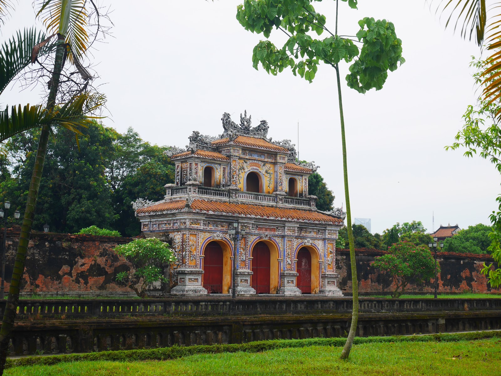 what to eat in Hue, Vietnam - food guide