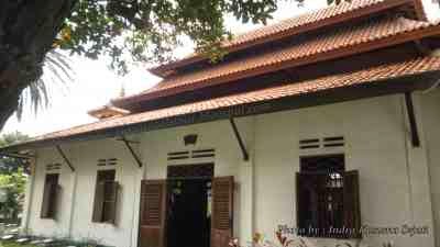 http://www.ejawantahtour.com/2014/09/wisata-sejarah-di-masjid-hidayatullah-setiabudi-jakarta.html