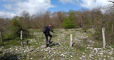 Paso alambrada cerca de la Peña del Silo