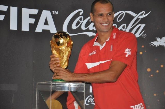 COPA DO MUNDO 2014: Taça da Copa do Mundo da FIFA chega em Fortaleza para exposição