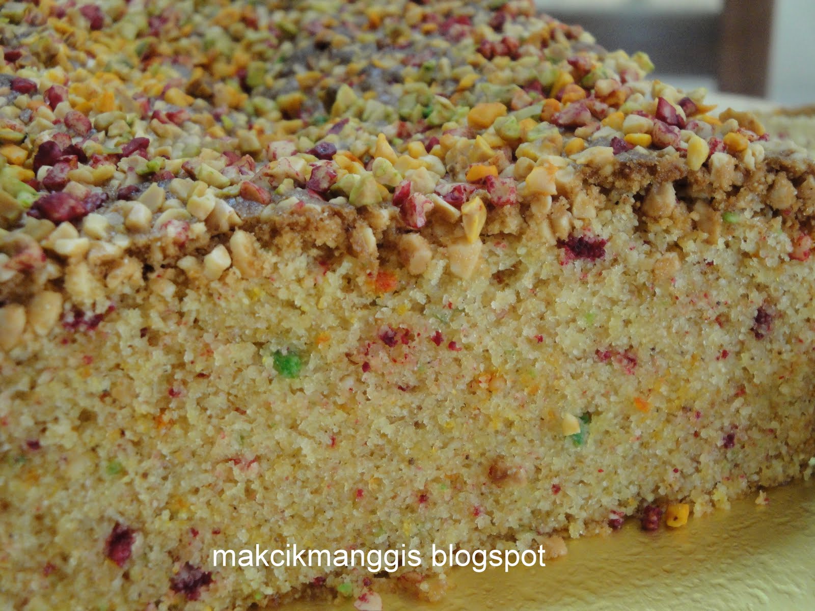 Jom masak, jom makan makan: Coloured Almond Sujee Cake