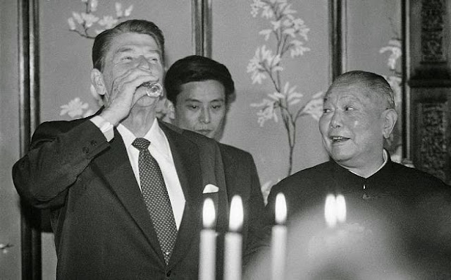 Li Xiannian y Ronald Reagan