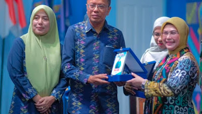 Putri Wapres RI yang Juga Guru Besar di Bidang Ilmu Hukum dan Bisnis Halal Isi Seminar di Kampus STIE Bima