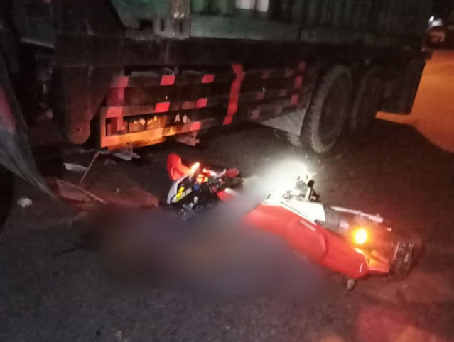 Pengendara Motor Honda CRF Meninggal Dunia Tabrak Truk Container di Entrop