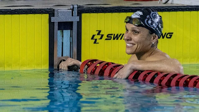 Carol Santiago sorri após finalizar prova no CT Paralímpico; pernambucana é dona de três recordes mundiais