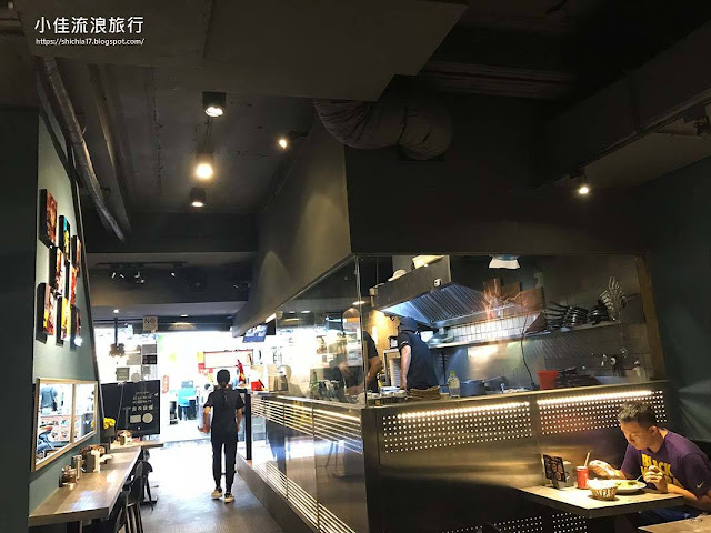 四平商圈的It's Pasta是連鎖平價義大利麵，餐廳走美式餐廳風格，環境乾淨明亮，餐點價位都在80–155元間，就連加了焗烤也是這樣的價位！而且無論是爆漿餐包、義大利麵或雞塊都算有一定水準，真的CP超高！！