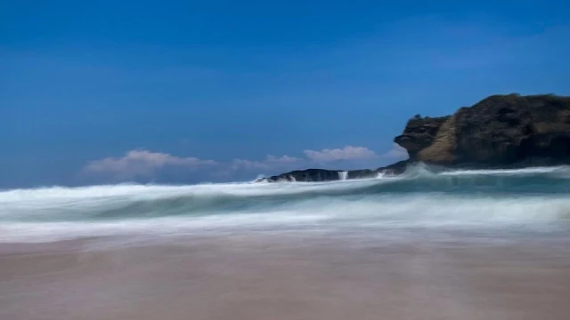 Pantai Bandealit Jember: Fasilitas, Harga Tiket Masuk, Rute yang Bisa Ditempuh dari Pusat Kota