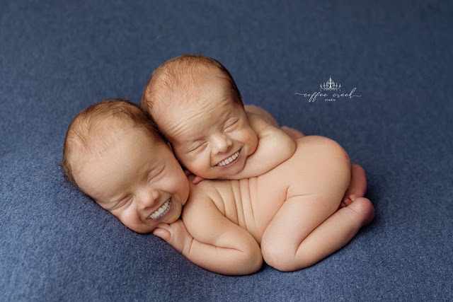  Fotografer Menyunting Senyum Penuh ke Foto Bayi Profesional Dengan Hasil Lucu