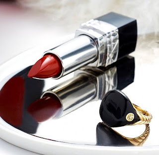 @elleusa loves the pairing of classic red lipstick with a licorice-scented David Yurman pinky ring.