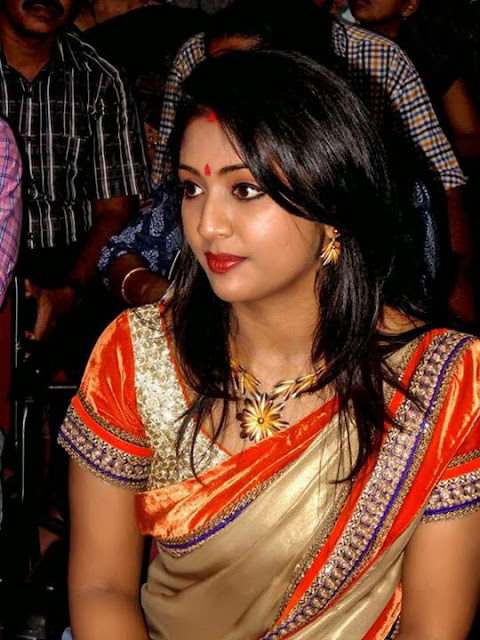 Malayalam Actress Navya Nair Latest Hot Photos In Saree 