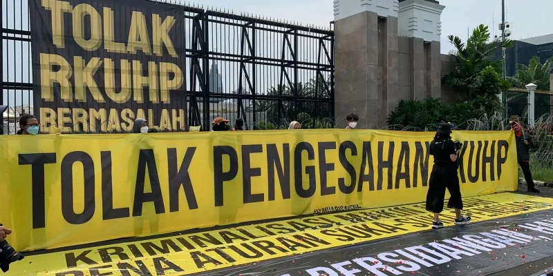 Pemerintah dan DPR 'Ngotot' Sahkan RKHUP Meski Banyak Penolakan, Pengamat: Mau Jadi Negara Komunis?!