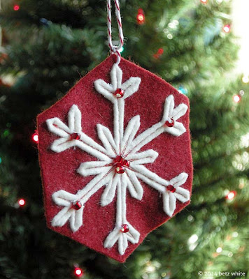 http://betzwhite.com/2014/11/first-flake-felt-ornament-tutorial.html#.VGRyNMnCnzQ