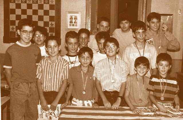 Componentes del equipo infantil del C.C. Sant Andreu en 1990