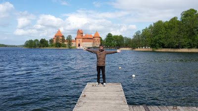 trakai-lago-y-castillo-al-fondo-lituania-enlacima