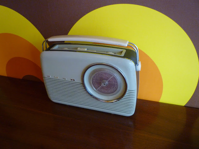 1969 radio via lovebirds vintage