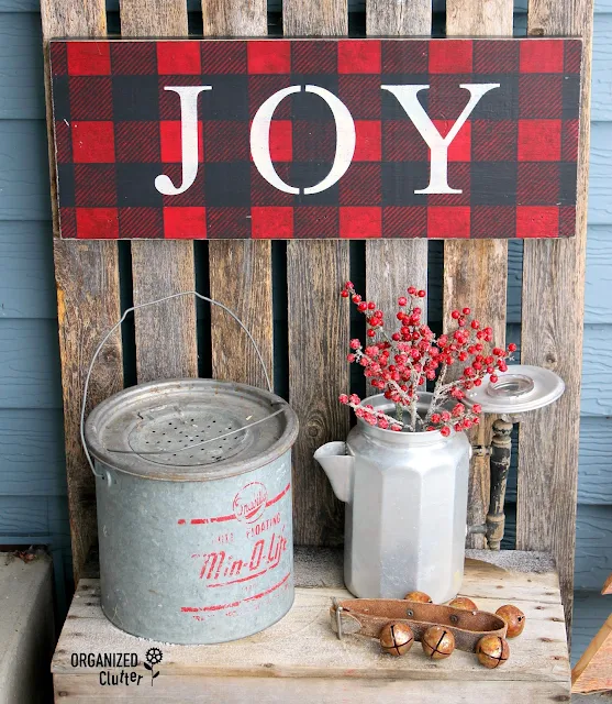 2018 Junky Rustic Christmas Outdoor Covered Patio Decor #signs #buffalocheck #vintage #rusticChristmas